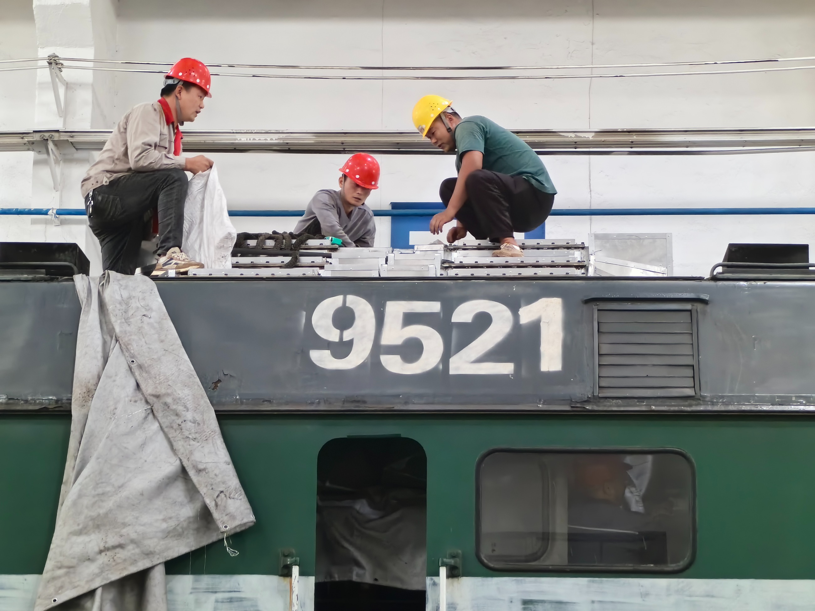 内燃机车尾气治理设备项目顺利通过验收